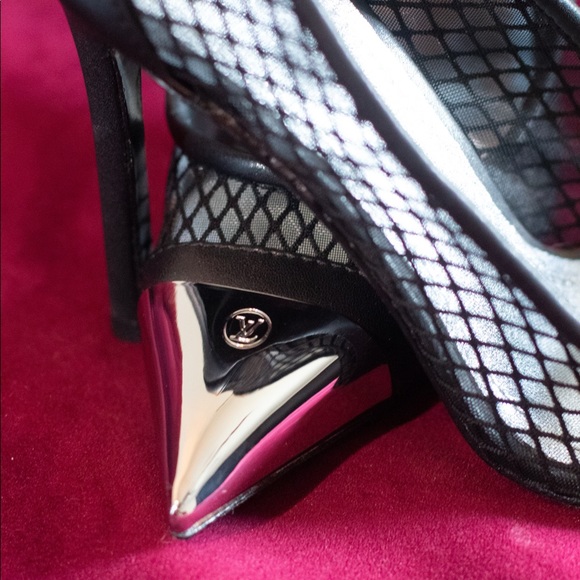 Louis Vuitton Silver Tip Mesh Heel - Picture 2 of 4